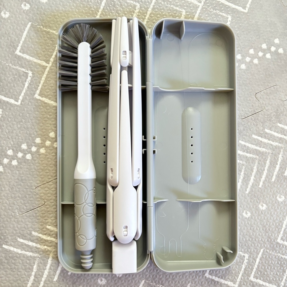 Ubbi On The Go Drying Rack & Brush